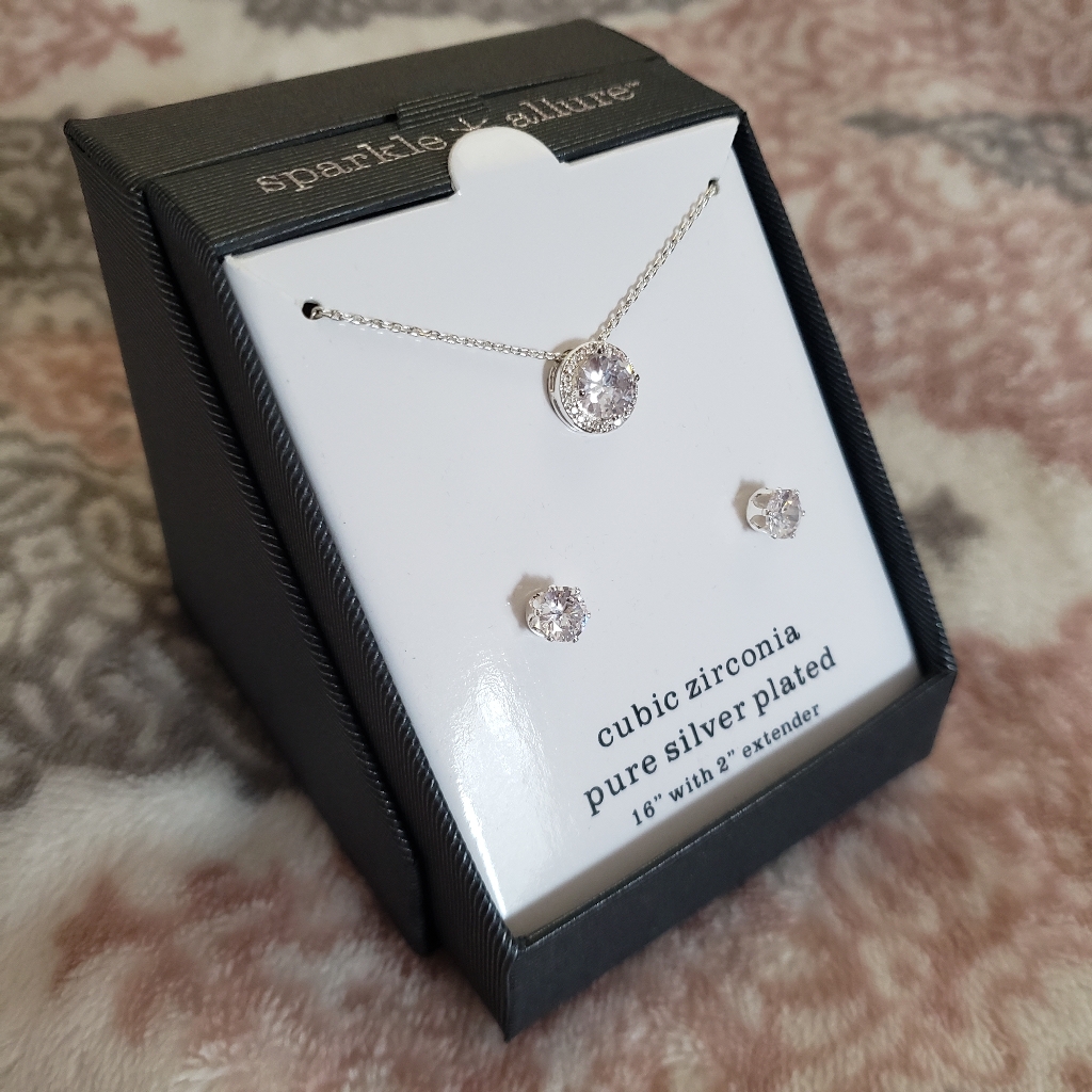 Nwt Necklace Earrings Set 22$